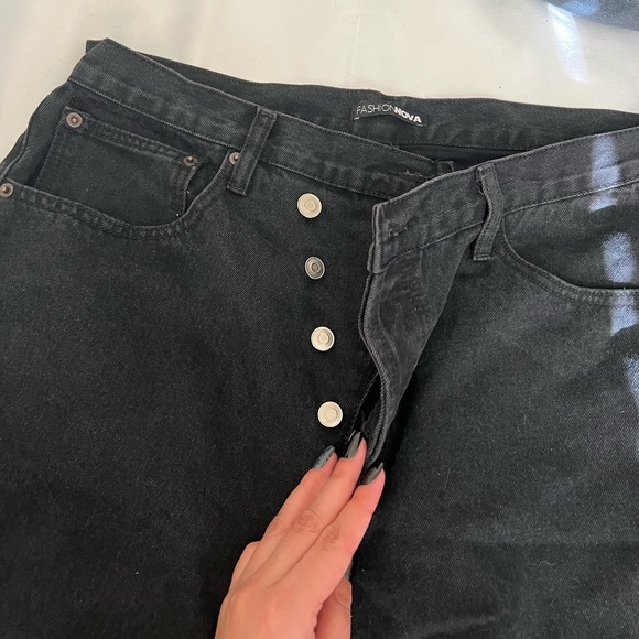 Distressed crossover jeans - Picture 3 of 4